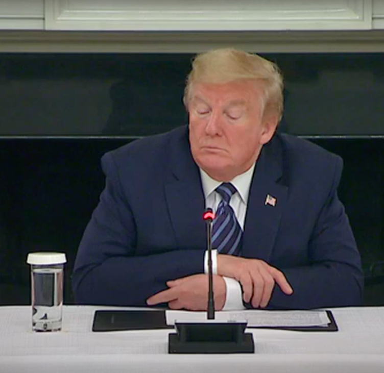 Trump l'anti-Gates : "Ce virus va disparaître sans vaccin" Trump l'anti-Gates : « Ce virus va disparaître sans vaccin »