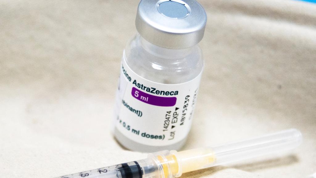 Foutage de gueule : AstraZeneca renomme son vaccin pour passer entre les gouttes !