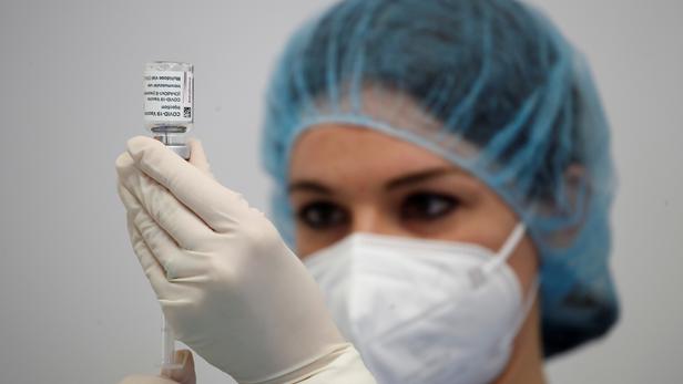 « Effets secondaires rares mais graves » : le Danemark renonce définitivement au vaccin d'AstraZeneca