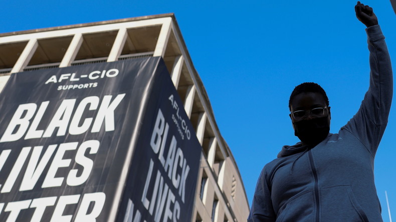 Black Lives Matter critique Biden : « Nos communautés sont plus terrorisées que sous Trump » Black Lives Matter critique Biden : « Nos communautés sont plus terrorisées que sous Trump »