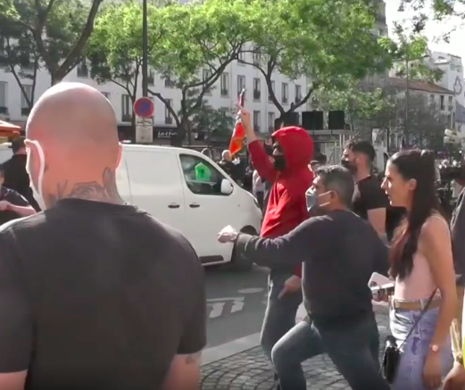 Procession catholique attaquée par des antifas : les images