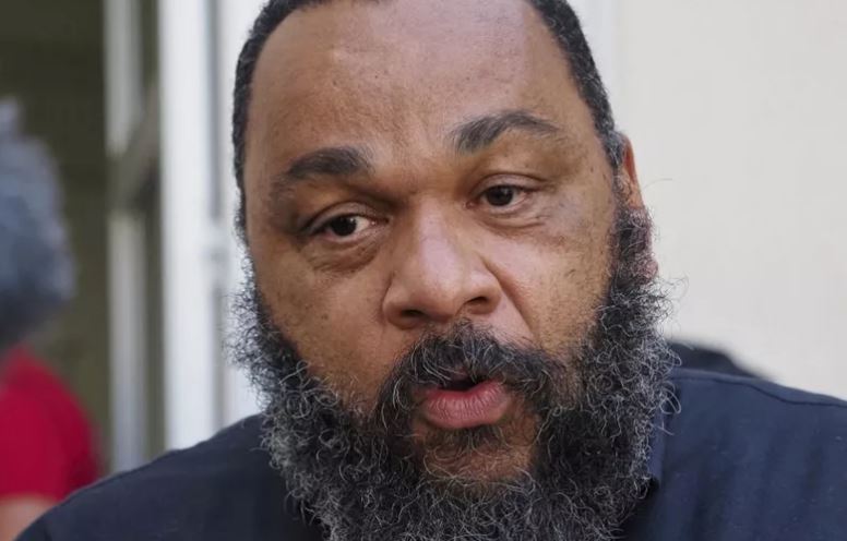 Dieudonné condamné à 2 ans de prison ferme et 200 000 euros d'amende