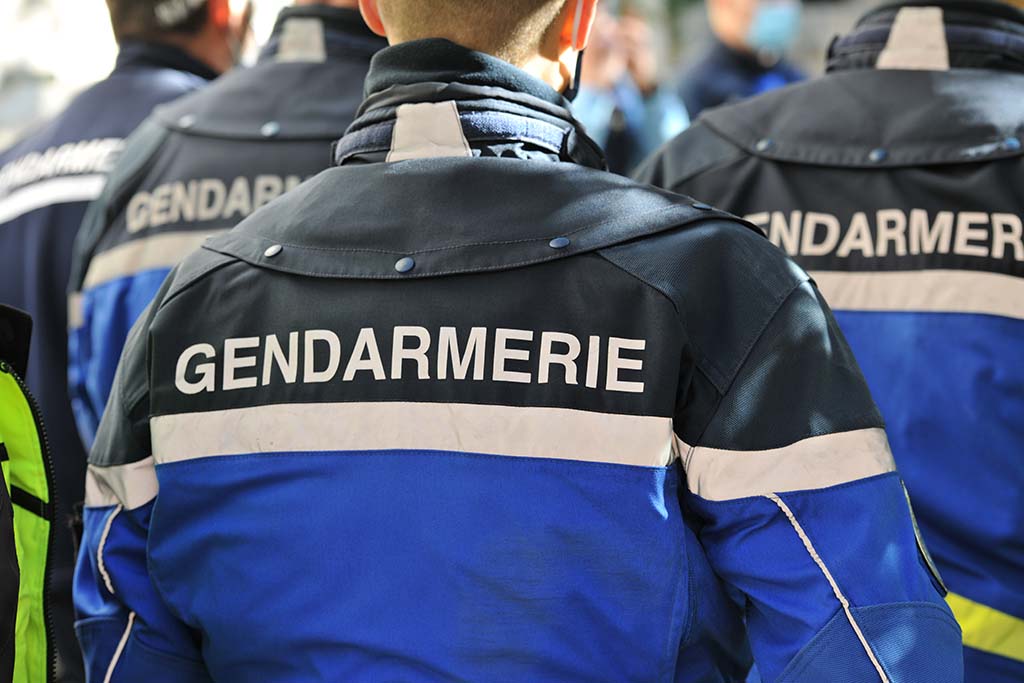 Les gendarmes obligés de se vacciner avant le 15 septembre, les policiers «incités»