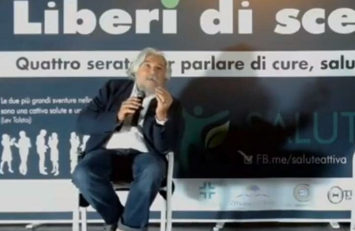Un célèbre psychiatre italien lâche une bombe : vaccins expérimentaux pour la plèbe, placebo pour l’élite