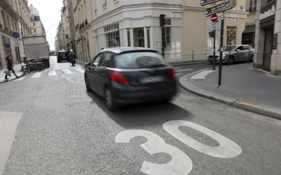 Écolo-bobo-Hidalgo : la limitation de la vitesse à 30 km/h entre en vigueur à Paris