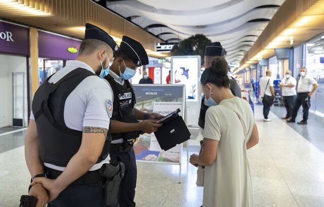 « On a un énorme problème » : le MEDEF demande l’arrêt du pass sanitaire dans les centres commerciaux « On a un énorme problème » : le MEDEF demande l’arrêt du pass sanitaire dans les centres commerciaux