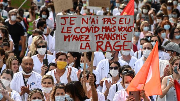 300 000 soignants anti-vaccination : "ultraminoritaires" selon France Info 300 000 soignants anti-vaccination : « ultraminoritaires » selon France Info