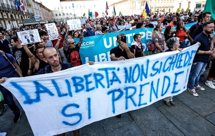 Manifestations anti-pass sanitaire : dans toute l’Europe, jusqu’en Turquie