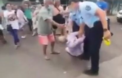 Polynésie : le docteur Théron, qui soigne avec le protocole Raoult, violenté par la police