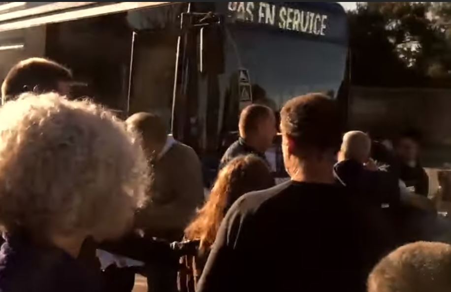 Blocage du vaccinobus au lycée Fabre de Carpentras !