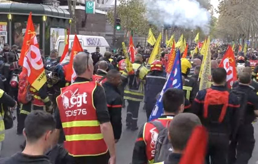 Les pompiers en colère arrivent de toute la France