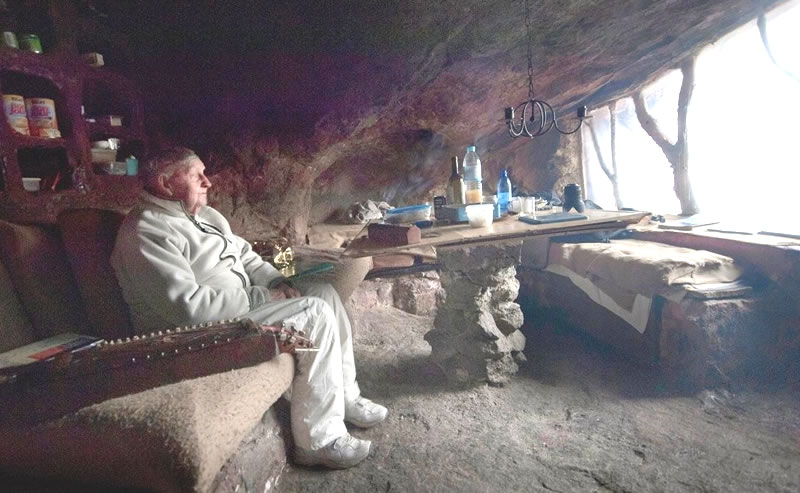 Le moine ermite reclus cinquante ans dans le Rocher de Roquebrune meurt à 98 ans