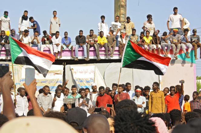 Coup d’État au Soudan : arrestation du Premier ministre, état d’urgence décrété dans le pays