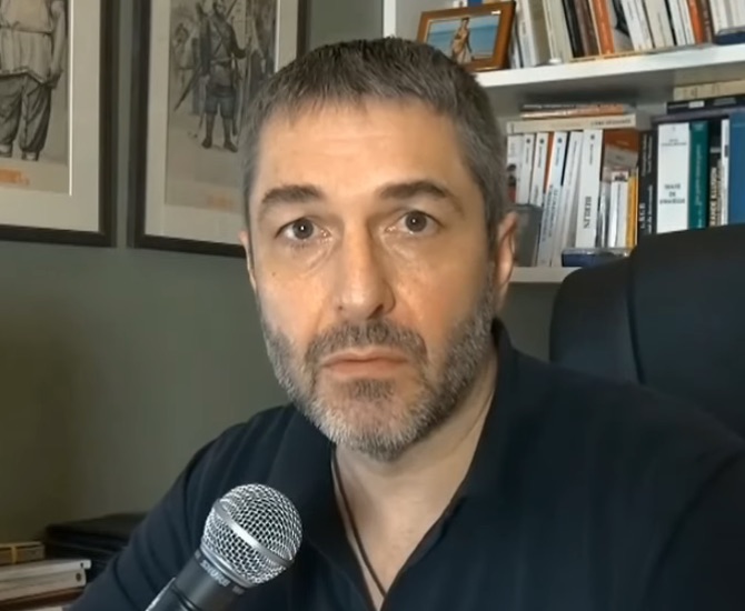 Xavier Moreau – Moscou confiné, Poutine contre les bolchéviques, les monstres et le racisme Xavier Moreau – Moscou confiné, Poutine contre les bolchéviques, les monstres et le racisme