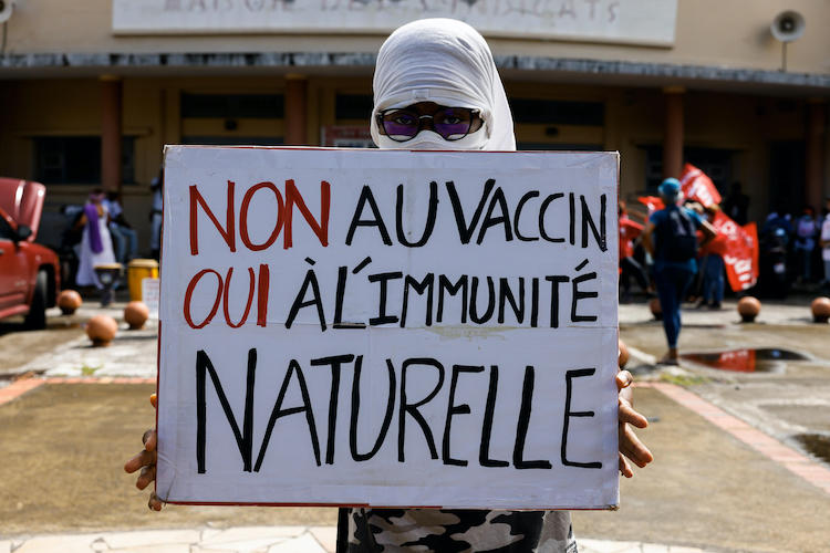 Refus de la «vaccination» anti-covid chez les soignants en Martinique : Véran envoie un médiateur