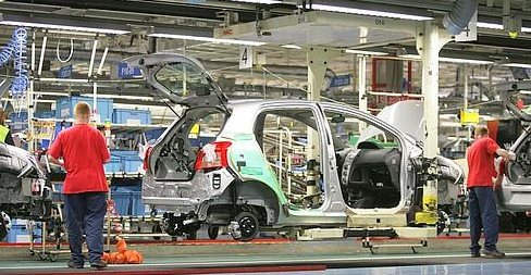 Désindustrialisation : le marché automobile français s’effondre de 30 % en octobre sur un an