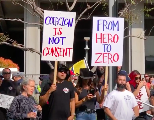 Los Angeles : des milliers de personnes manifestent contre l’obligation vaccinale