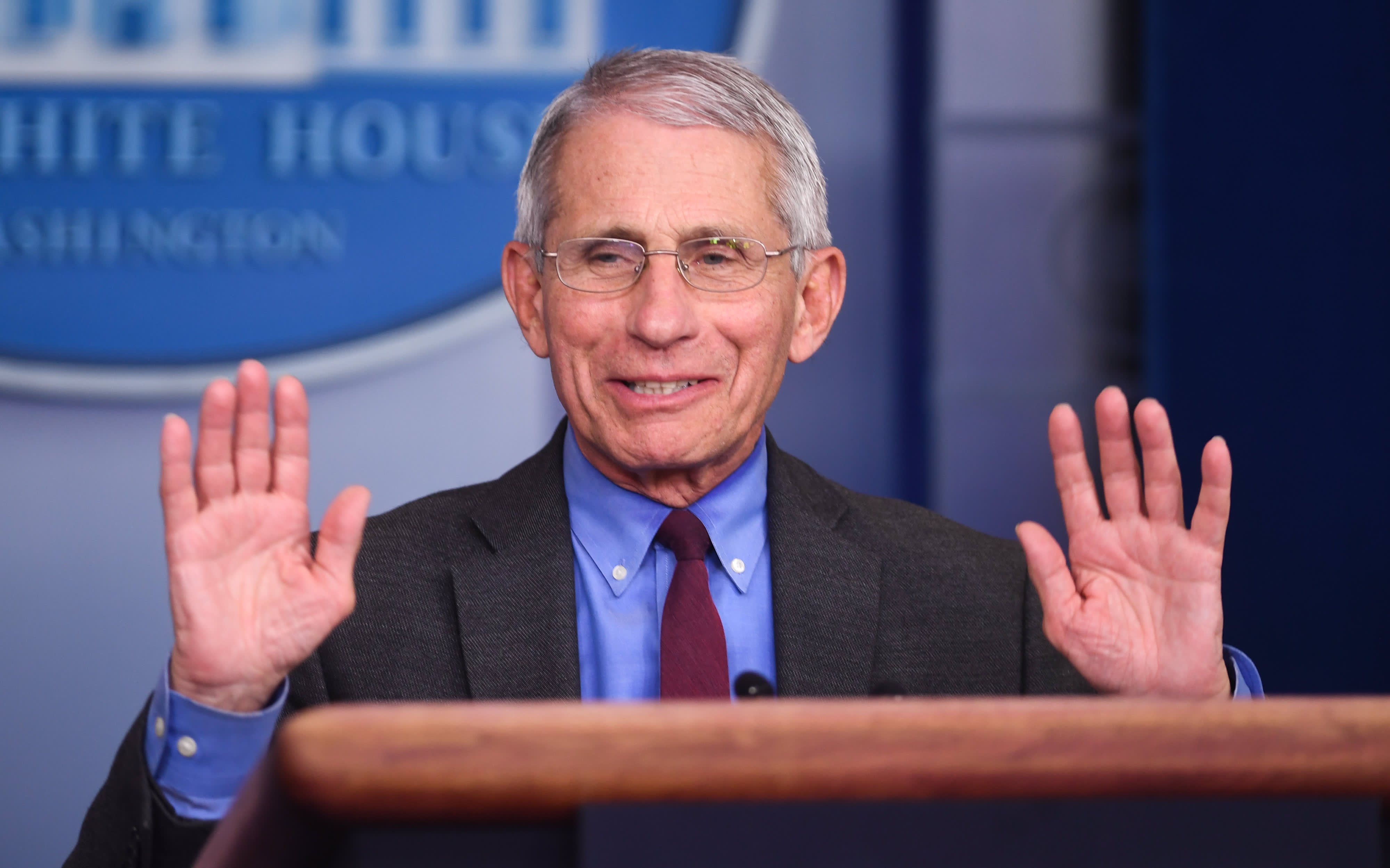 Anthony Fauci sent petit à petit le vent du boulet se rapprocher Anthony Fauci sent petit à petit le vent du boulet se rapprocher