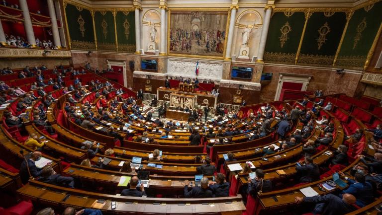 Ségrégation covidiste : le pass vaccinal définitivement adopté par le Parlement Ségrégation covidiste : le pass vaccinal définitivement adopté par le Parlement