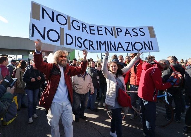 Chantage social en Italie : le pass sanitaire sera exigé pour le RSA et l’accès à Pôle emploi