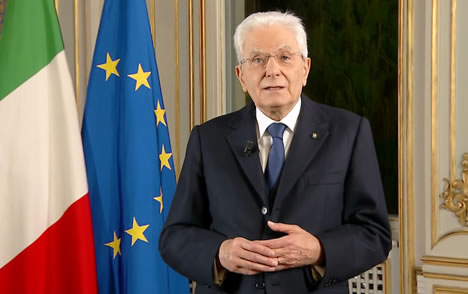 Pour s’éviter une possible vague populiste l’Italie reconduit un président cacochyme