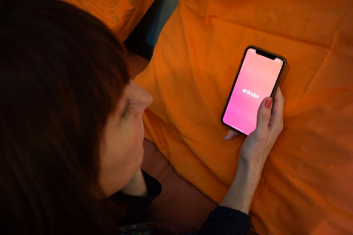 «C’est complètement malsain» : enquête sur ces jeunes qui quittent les applis de rencontre