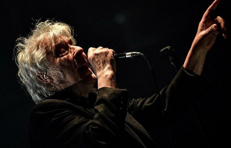 La voix cassée du chanteur belge Arno s’est éteinte