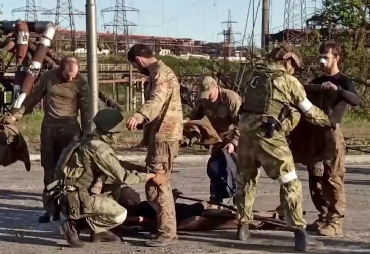 Marioupol : l’armée russe reçoit la reddition de 265 combattants ukronazis à Azovstal
