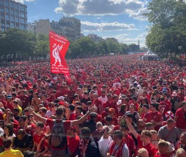 60 000 supporters du FC Liverpool redonnent à Paris le sens de la fête