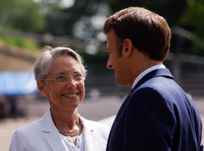 Élisabeth Borne maintenue à Matignon : Emmanuel Macron a refusé sa démission