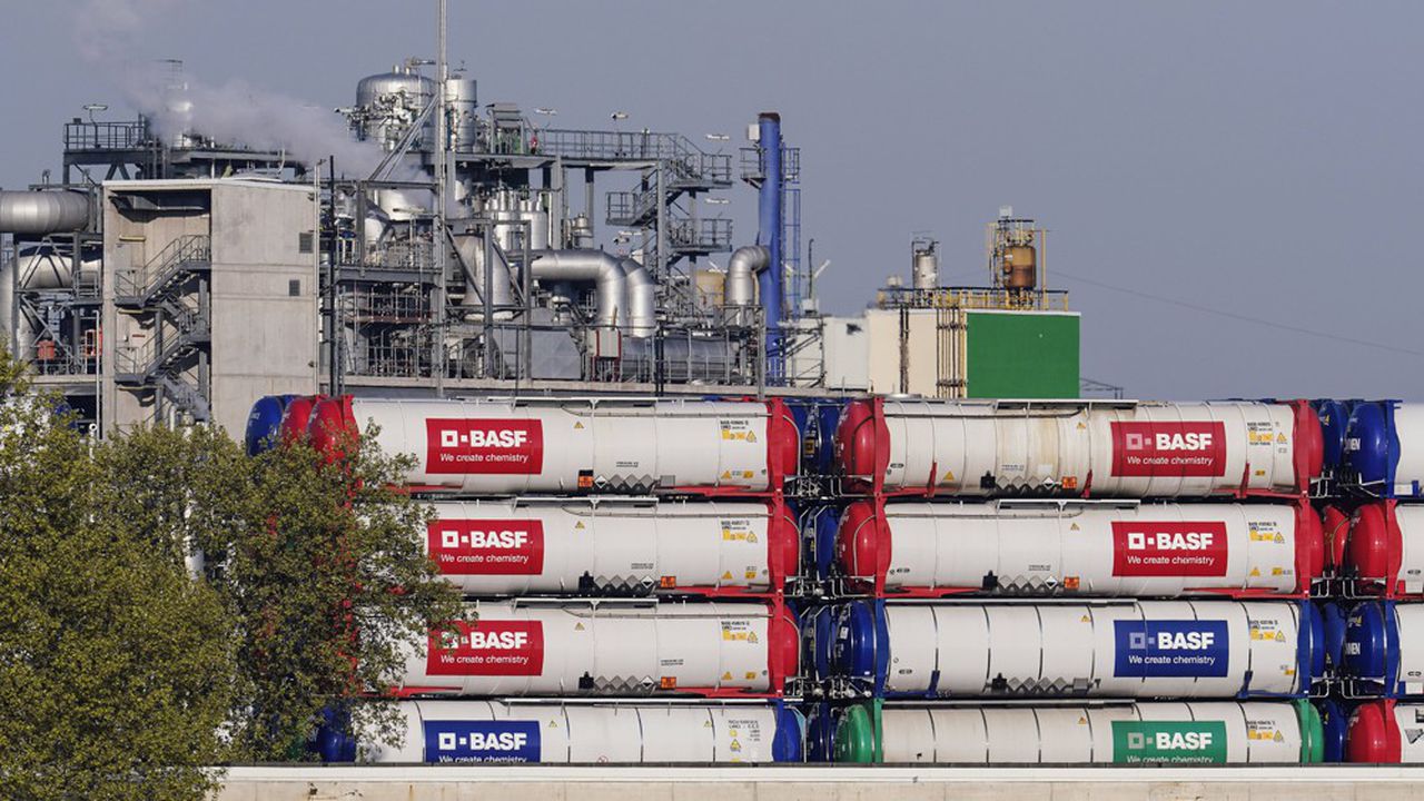 Le groupe chimique allemand BASF tremble pour le gaz russe Le groupe chimique allemand BASF tremble pour le gaz russe