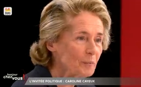 Face à la meute idéologique, le ministre Caroline Cayeux baisse sa culotte Face à la meute idéologique, le ministre Caroline Cayeux baisse sa culotte