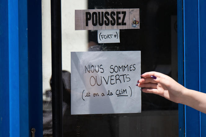 À Paris, laisser ouverte la porte de son magasin climatisé coûtera 150 euros d’amende