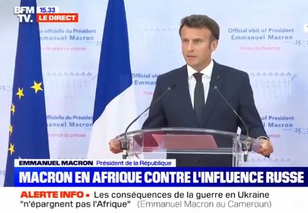 Sans complexe : Macron, au Cameroun, fustige la propagande russe