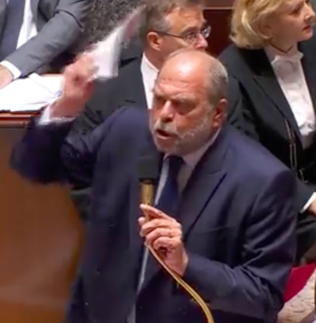 « Soral, Dieudonné et sa quenelle » : Dupond-Moretti qualifie d’antisémites les deux tiers de l’hémicycle !
