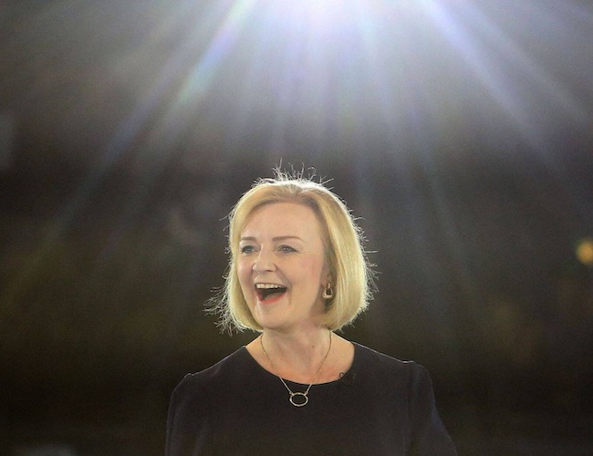 Royaume-Uni : Liz Truss, ministre des Affaires étrangères de Boris Johnson, devient Premier ministre