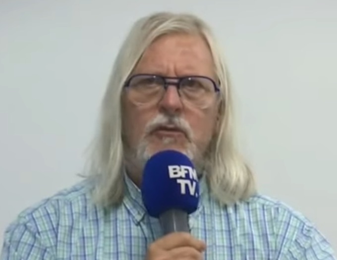 Le Pr Raoult répond aux "questions un peu neuneu" de deux roquets de la meute médiatique Le Pr Raoult répond aux « questions un peu neuneu » de deux roquets de la meute médiatique