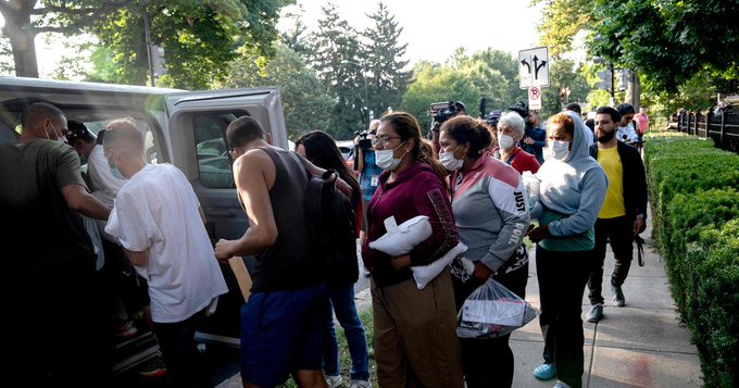 États-Unis : des républicains déposent des migrants devant la porte de leurs adversaires démocrates États-Unis : des républicains déposent des migrants devant la porte de leurs adversaires démocrates