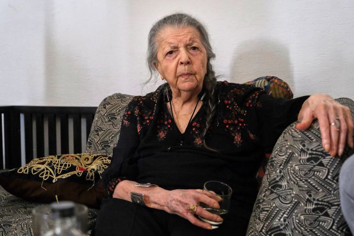 "24h sur le même brancard à l'hôpital, sans rien manger" : Madeleine Riffaud, 98 ans, résistante « 24h sur le même brancard à l’hôpital, sans rien manger » : Madeleine Riffaud, 98 ans, résistante