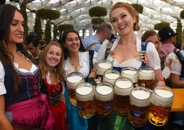 Oktoberfest : les Allemands chantent et dansent sur Kalinka