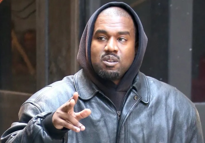 Accusé d’antisémitisme et privé de parole, Kanye West rachète le réseau social Parler