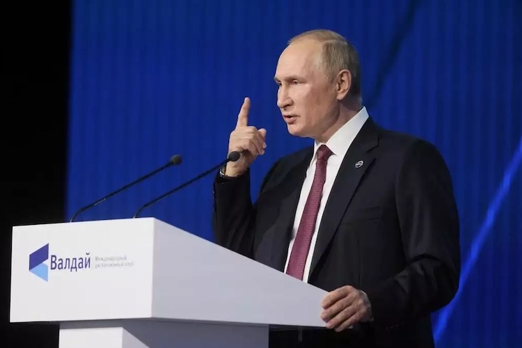 Vladimir Poutine : le monde entre dans « la décennie la plus dangereuse » depuis 1945