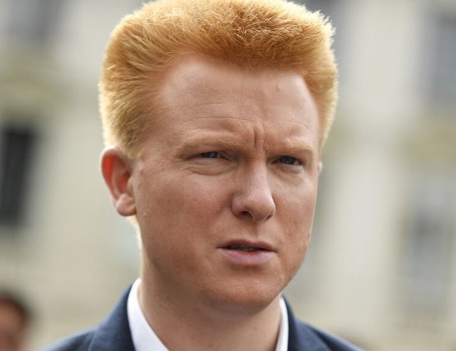 Violences conjugales : Adrien Quatennens condamné par la justice et suspendu par LFI