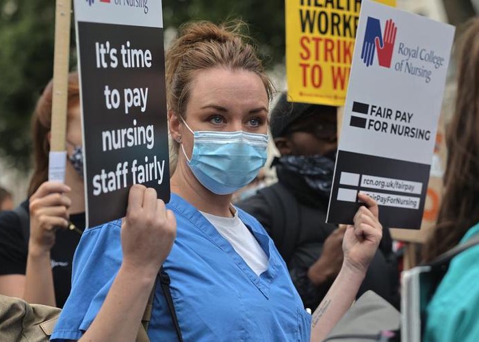 Royaume-Uni : 100 000 infirmières en grève contre le déclassement