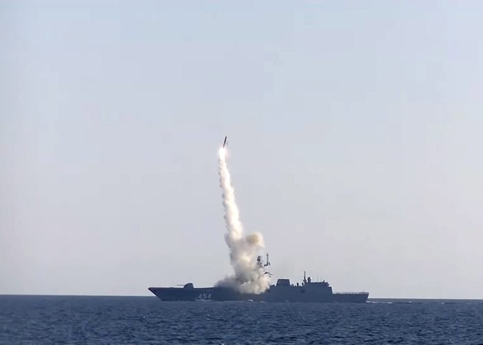 Vladimir Poutine annonce le départ d’une frégate équipée de missiles hypersoniques