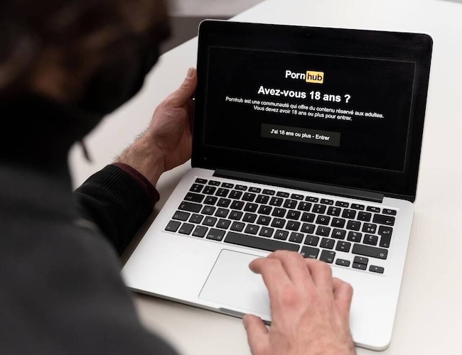 Les sites pornographiques bientôt limités d’accès pour les mineurs