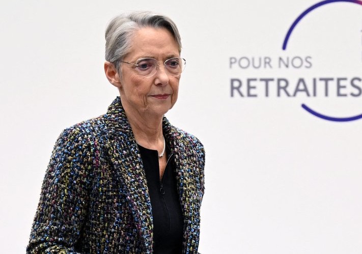 Adoption de la réforme des retraites après le rejet des deux motions de censure