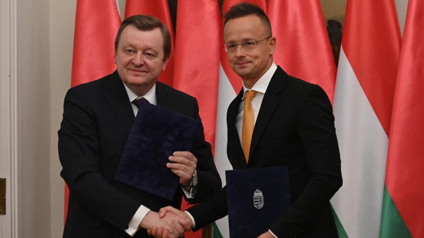 Face à la pression américaine, la Hongrie quitte une banque russe liée au Kremlin