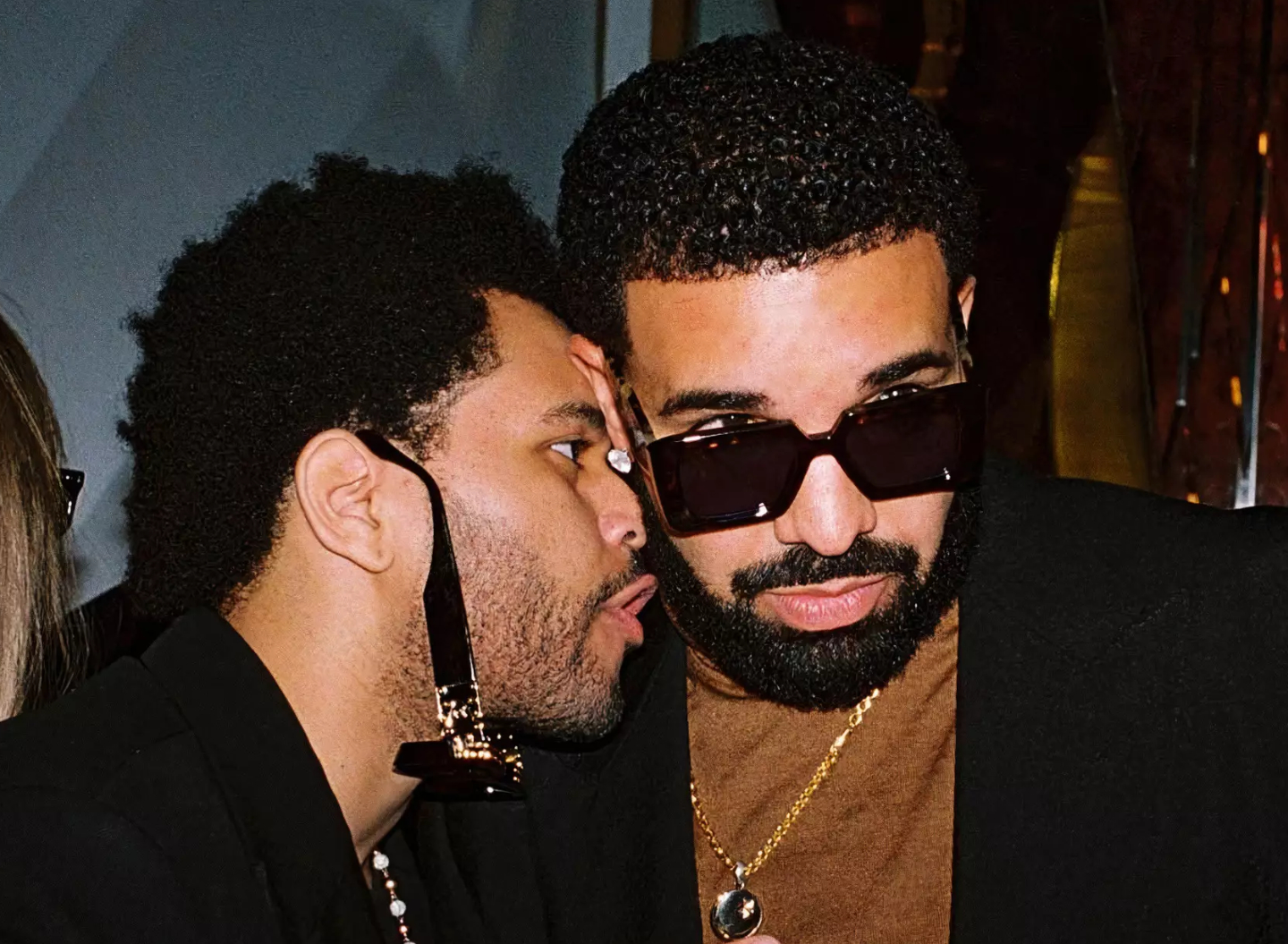 Généré par l’IA, un faux morceau de Drake et The Weeknd met en lumière les paradoxes juridiques de l’industrie musicale