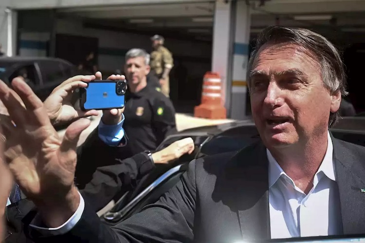 Brésil : perquisition chez Bolsonaro soupçonné d’avoir falsifié des certificats de « vaccins » anti-covid